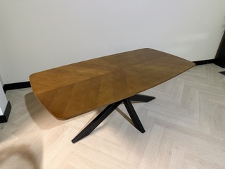 Eettafel – Deens Ovaal – Visgraat Bruin – 200 cm – Nieuw Onderstel Ric