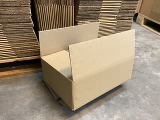 Ca. 250x Verzenddozen 40x26x18cm dubbelgolf, bruin