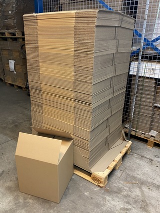 Ca. 260x Grote verzenddozen 41x39x43cm, bruin