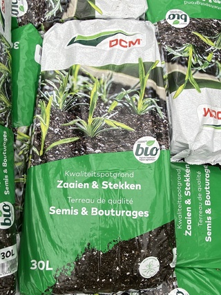 Ca. 17x Zakken zaaien en stekken potgrond