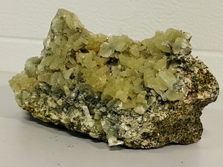 Prehniet ruw brok, groen