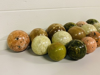 Ca. 17x Calciet / Opaal bollen, groen