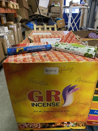 Ca. 750x Pakjes diverse soorten wierrook