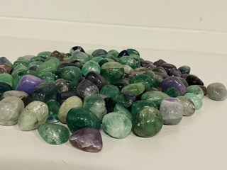 2,5 Kg Fluoriet Regenboog- trommelstenen