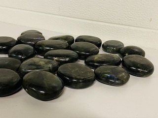 Ca. 20x Labradoriet handsteen XL
