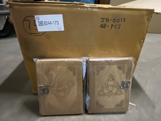 Ca. 34x Handgemaakt leren notieboekje met eindeloze knoop