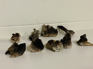 Ca. 10x Lemurian clusters (Morion), zwart