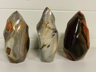 3x Jaspis polychroom sculptuur vlamvorm