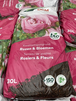 Ca. 40x Zakken rozen en bloemen potgrond