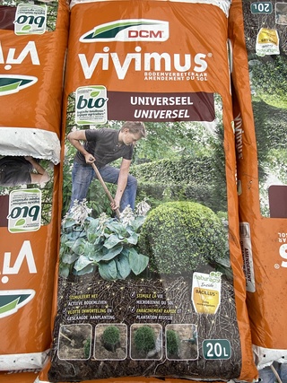 Ca. 52x Zakken Vivimus  universele bodemverbeteraar