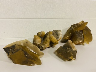 4x Limoniet calciet kristalclusters