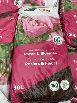 Ca. 30x Zakken rozen en bloemen potgrond