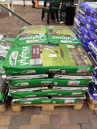 Ca. 21x Zakken Vivimus gazon bodemverbeteraar