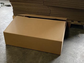 Ca. 350x Grote verzenddozen 80x40x20cm, bruin