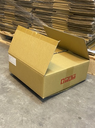 Ca. 200x Verzenddozen 38x37x14cm dubbelgolf, bruin