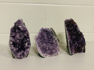 3x Amethist staande druses Uruguay, paars