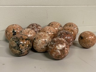 Ca. 10x Calciet roze bollen