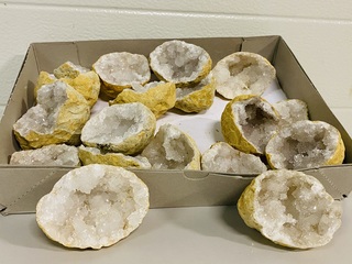 9x Bergkristal geodes