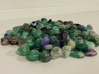 2,5 Kg Fluoriet Regenboog- trommelstenen