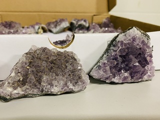 Ca. 31x Amethist brokjes, paars