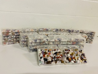 Ca. 60x Cassettes met trommelstenen mix split