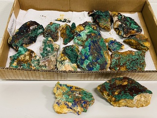 Ca. 15x Azuriet / Malachiet brokjes