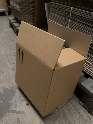 Pallet ca. 360 verzenddozen 30x23x27cm dubbelgolf, bruin