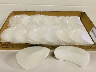 Ca. 14x Seleniet schalen 1/2e maan, wit