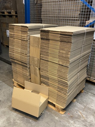 Ca. 250x Verzenddozen 40x26x18cm dubbelgolf, bruin