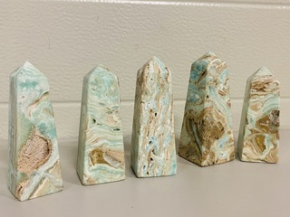 5x Blue Caribbean Calciet obelisk 4-zijdig