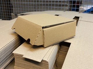 Pallet  ca. 2160 stansdozen 168x139x56mm, bruin