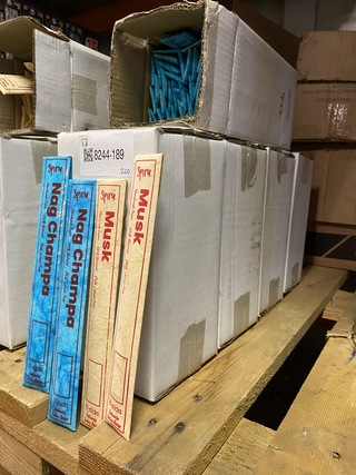 Ca. 200x Pakjes diverse soorten wierrook