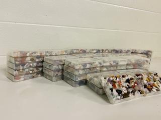 Ca. 60x Cassettes met trommelstenen mix split