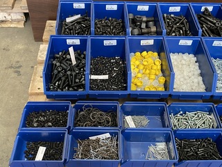 Partij diverse soorten bevestigingsmateriaal