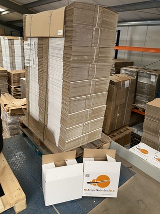 Pallet ca. 540 verzenddozen 34x23x27cm, wit