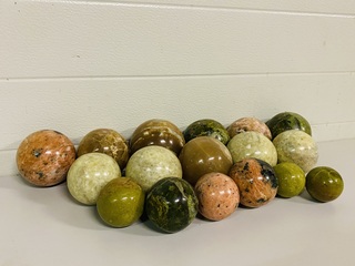 Ca. 17x Calciet / Opaal bollen, groen