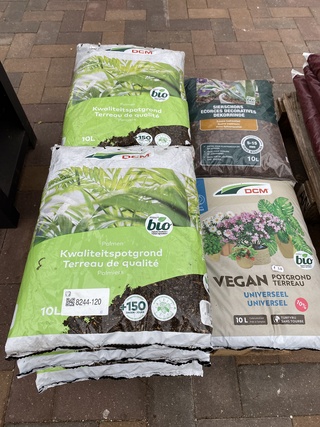 Pallet diverse zakken potgronden, DCM