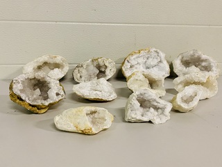 Ca. 11x Bergkristal / Calciet ruwe stukken