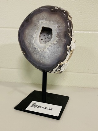 Agaat gepolijste geode op standaard, rood/blauw/wit