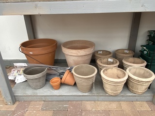 Partij diverse porseleinen bloempotten