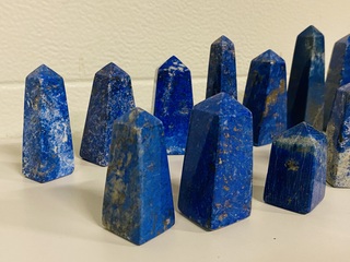 Ca. 14x Lapis Lazuli obelisken