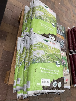 Pallet diverse zakken potgronden, DCM