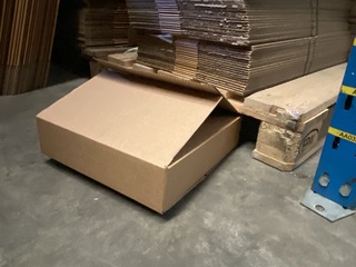 Ca. 300x Verzenddozen 35x33x8cm, bruin