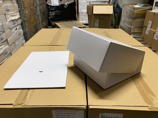 Ca. 560x Duplex dozen of gebaksdozen, wit