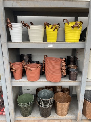 Partij diverse zinkenbloempotten