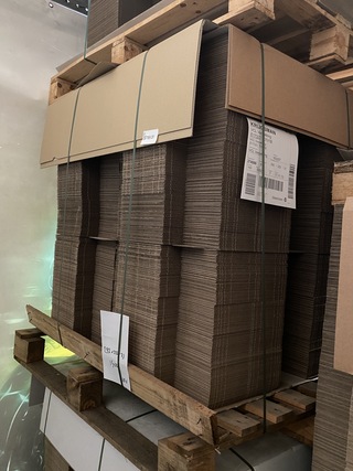 Pallet ca. 1400 stansdoos  brievenbus 292x222x21mm, wit