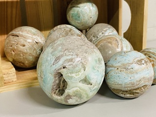 9x Blue Caribbean Calcite bollen