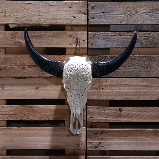 Large hand gegraveerde Buffalo schedel, 2024