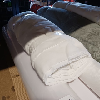 Ca. 17x Rol decoratie- en evenementenstof - assorti