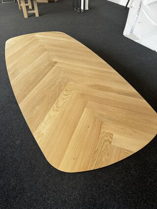 Visgraat eiken tafelblad 240x110 cm facetrand zwart